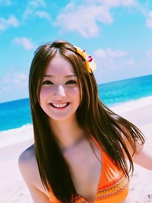 Gravure idol is incredibly beautiful in her bright orange bikini